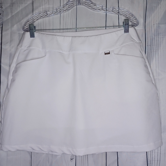 Greg Norman Collection Pants - Greg Norman white golf skort with pockets